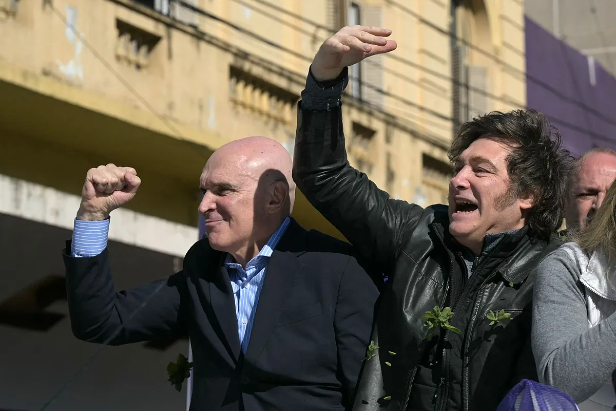 Atacan a pedradas a Milei durante un acto de campaña y el presidente responsabiliza a un peronismo "carente de ideas"