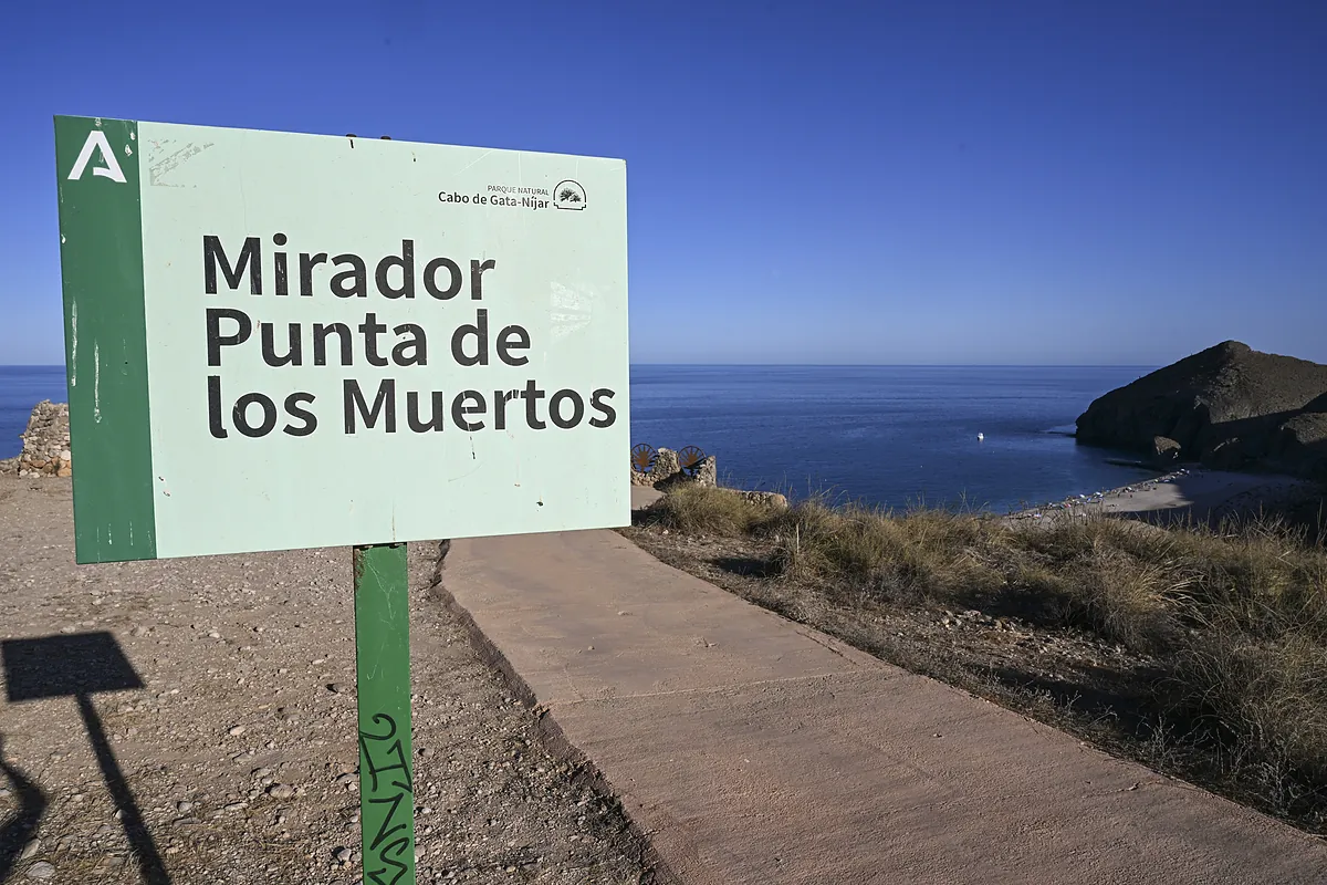 Ya son ocho los inmigrantes muertos en las costas de Almería: "Los dejan a 30 o 40 metros de la playa, sepan nadar o no, y muchos no llegan a la orilla"