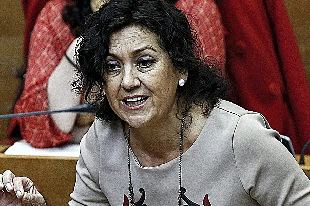 Los 104.000 euros en peligro para Carmen Ninet, la mujer del comisionado, tras no acreditar tampoco su título