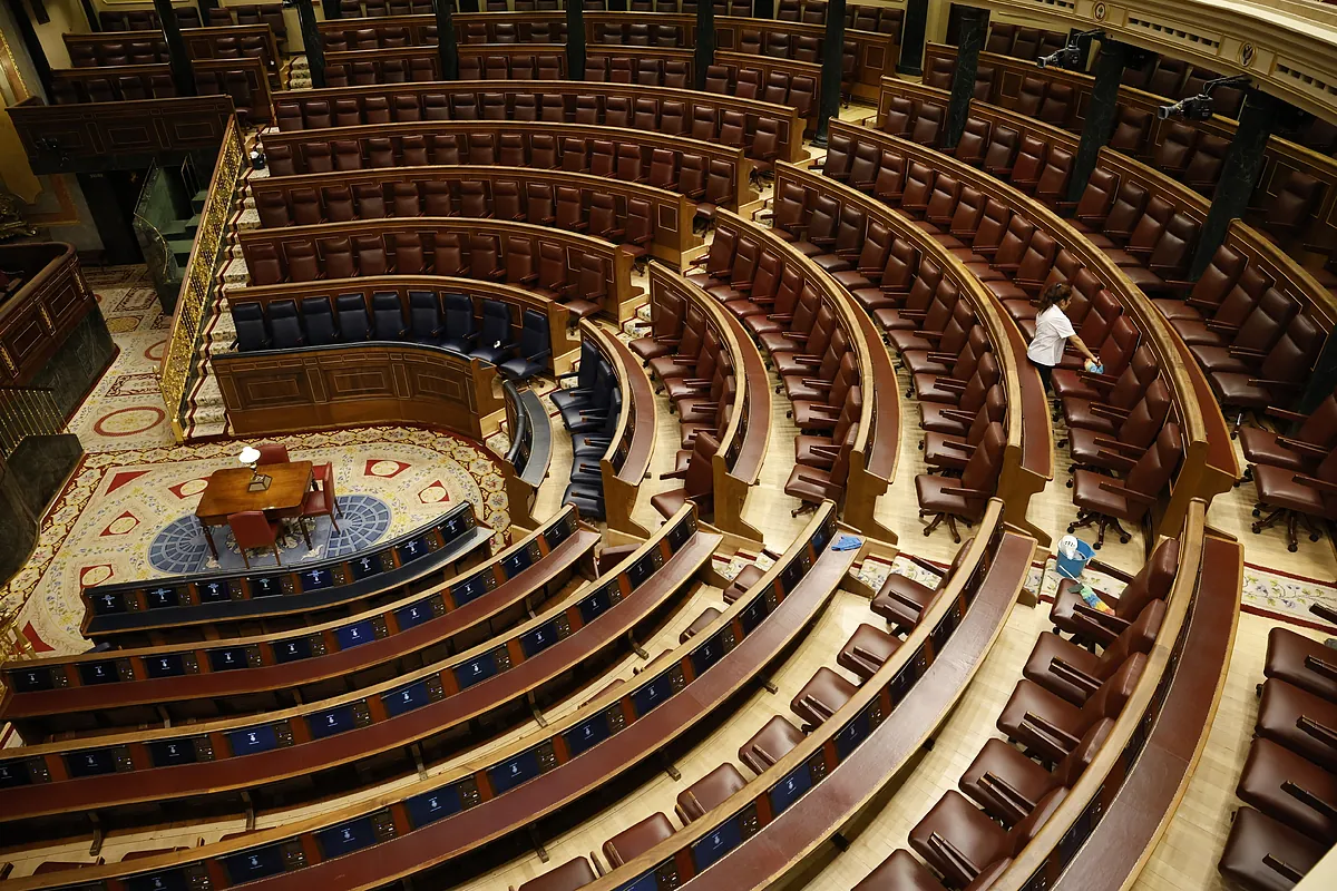 'Psödoperiyodistler' yaptırım reformu sondan bir önceki prosedürü aşar ve PP ve Vox'un tek muhalefetiyle genel olarak gidecek: “Bu bir soruşturma sürecidir”