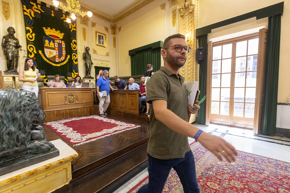 Vox coloca ya en el debate el punto más radical de su discurso antiinmigración para poner a prueba al PP sobre  nuestras costumbres 