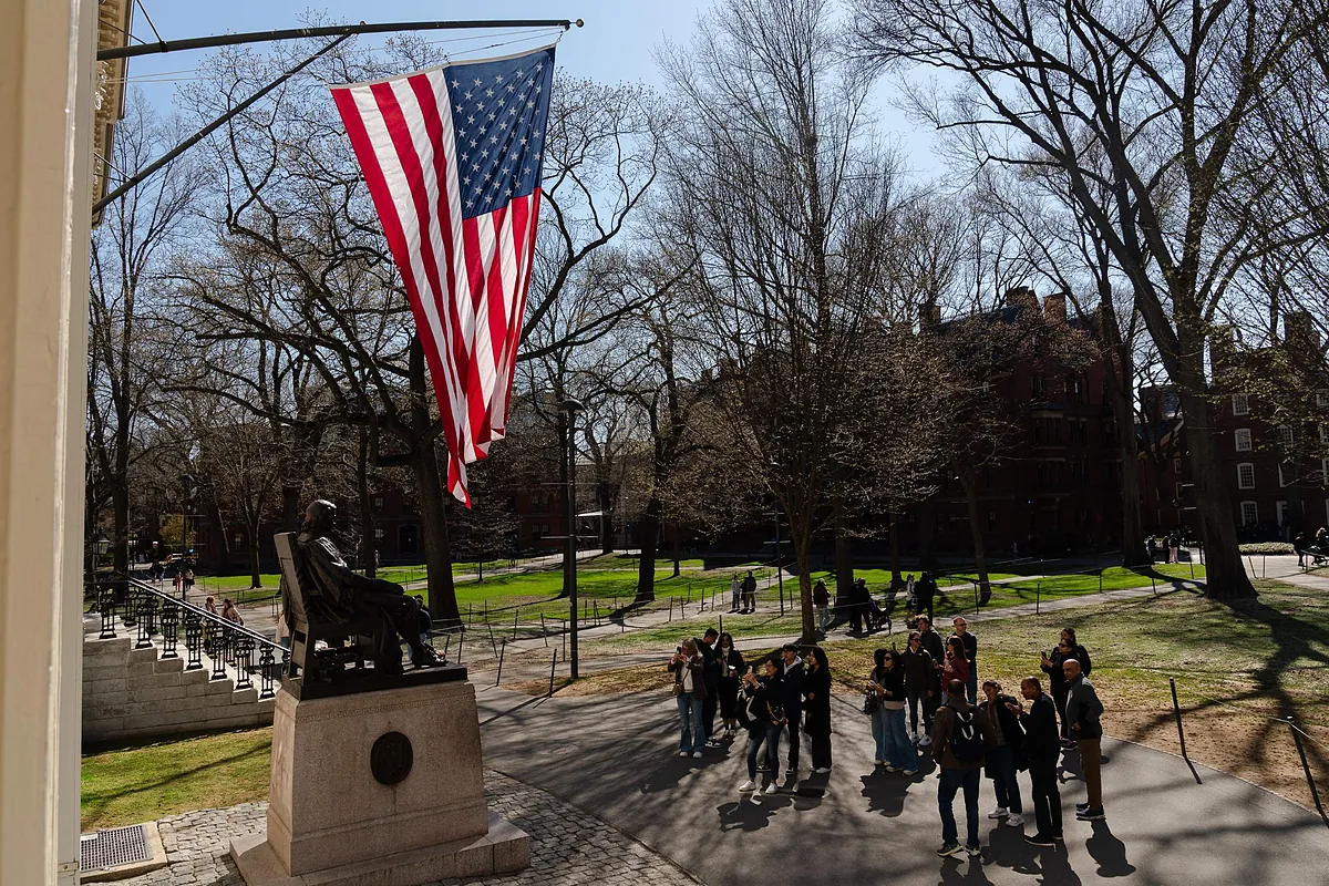 Trump redobla la presión sobre Harvard: ni exención fiscal ni alumnos extranjeros