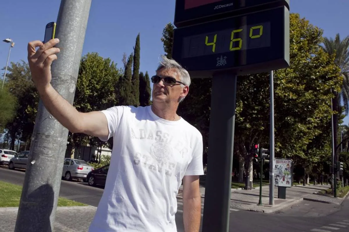 Diez provincias en alerta por una ola de calor, fuertes vientos y oleaje, según Aemet