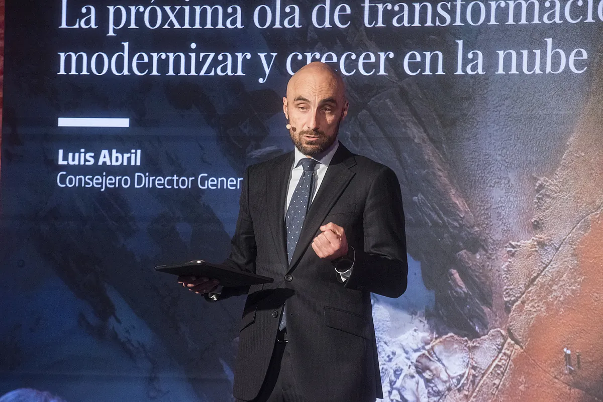 La salida de Abril ahonda la necesidad de relevos en la cúpula de Indra y devuelve el futuro de Minsait al foco