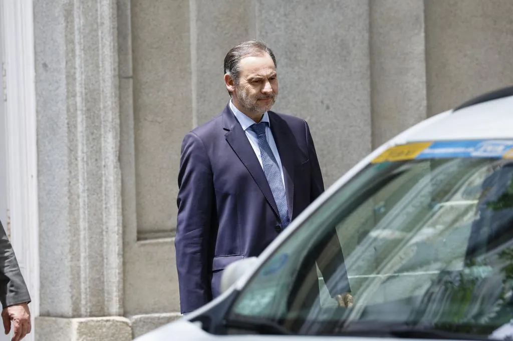 Ábalos cobra del Congreso 1.200 euros al mes como portavoz de una comisión sin portavoces