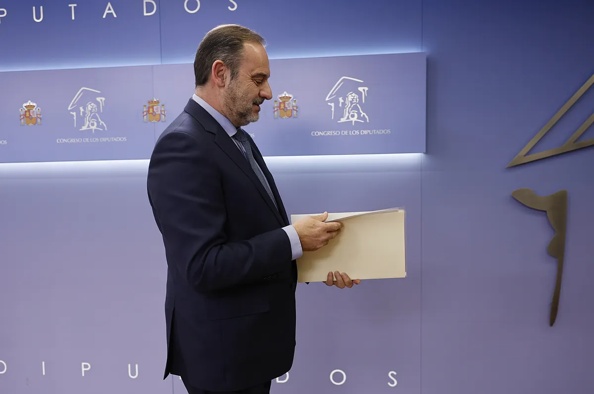 Ábalos tuvo "significativos ingresos en metálico" hasta 2023, cuando Sánchez lo recuperó para las listas del PSOE