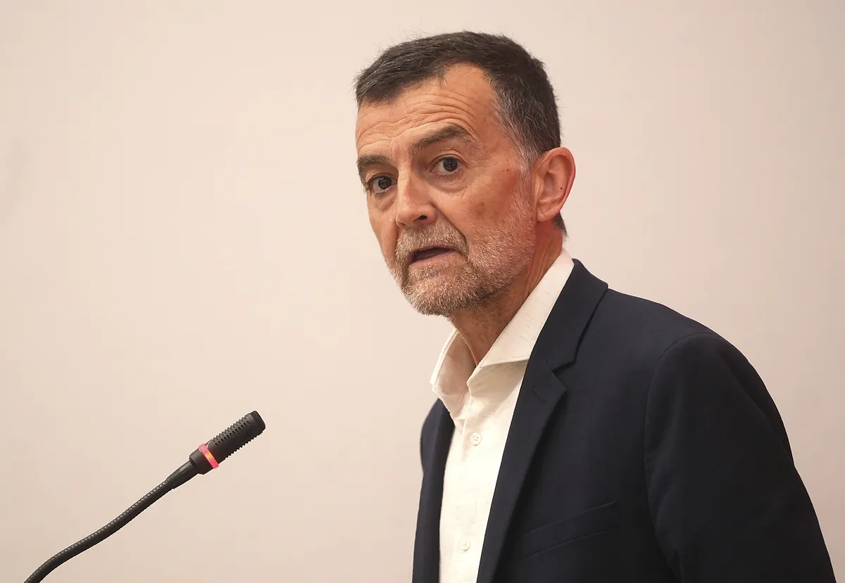 IU avisa a Sumar y Podemos del fin de los hiperliderazgos para hacer "bien" las alianzas: "Se terminaron la designaciones monárquicas"
