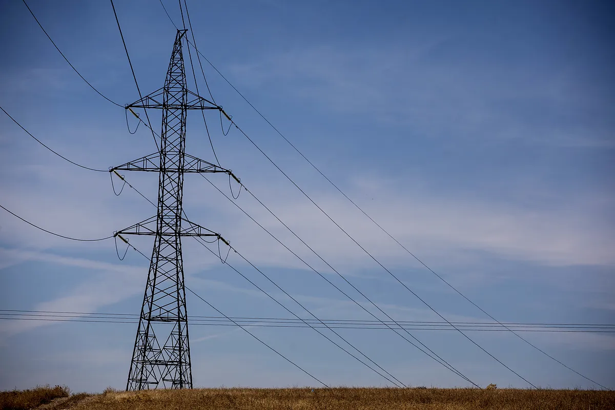 La demanda eléctrica crece por primera vez en España desde la guerra de Ucrania mientras el precio baja un 27%