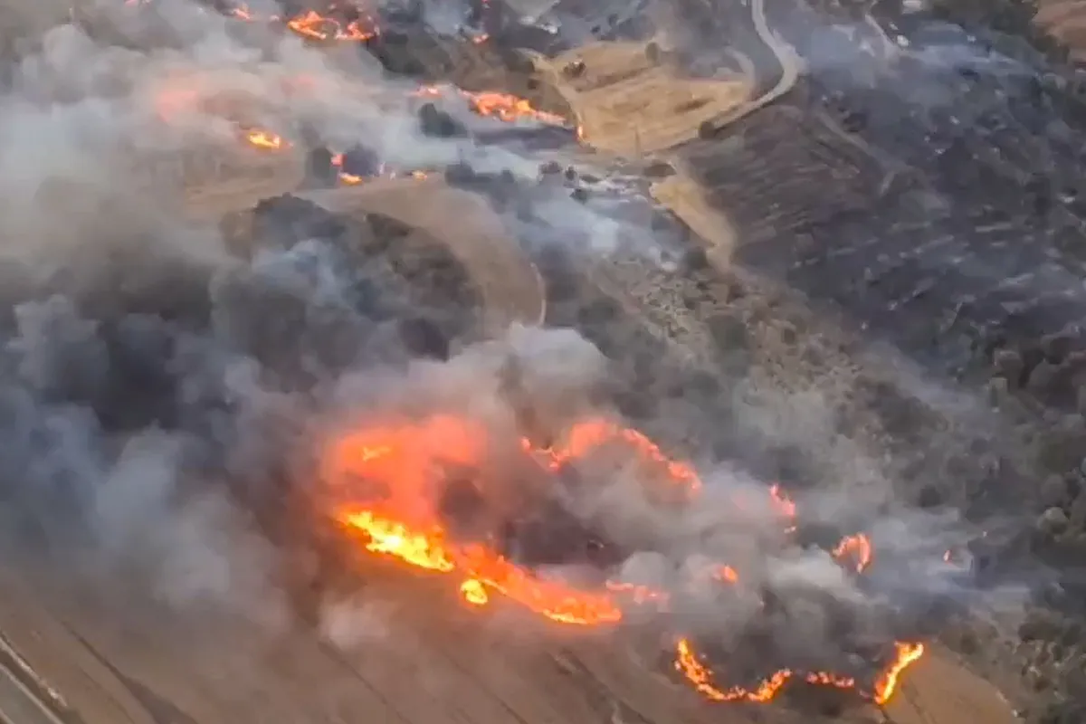 Dos incendios simult?neos en Lleida obligan a confinar a 20.000...