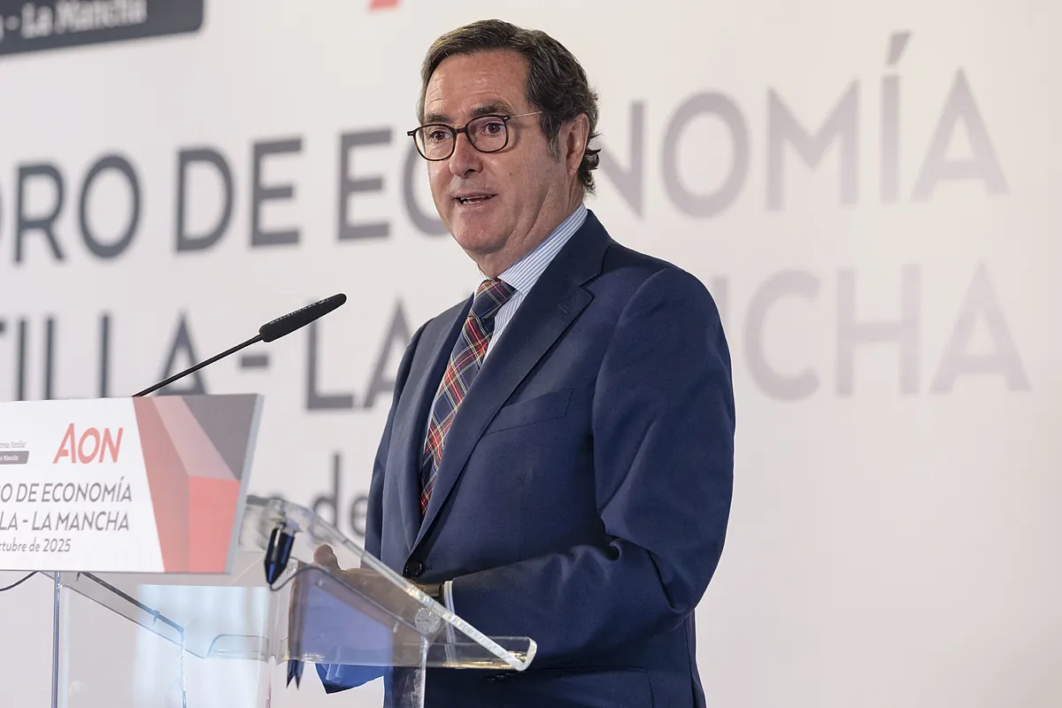 Empresarios y autónomos reaccionan al anuncio de Díaz sobre permisos: "No está a la altura", "Nos castiga con más costes"