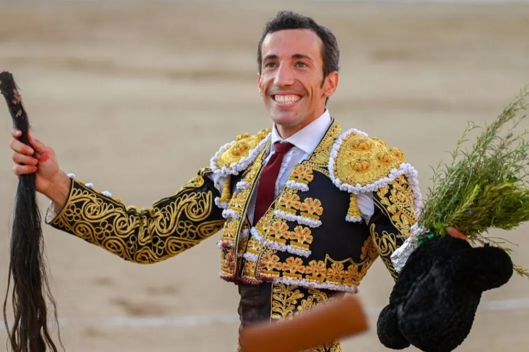 El huracán David de Miranda sigue su curso: cuatro orejas y rabo en Linares