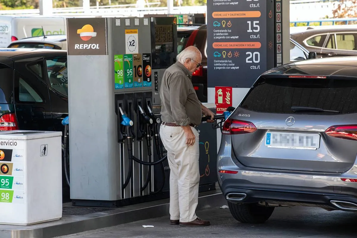¿Cómo saber si una gasolinera está al lado de la autovía? La respuesta está en el cartel
