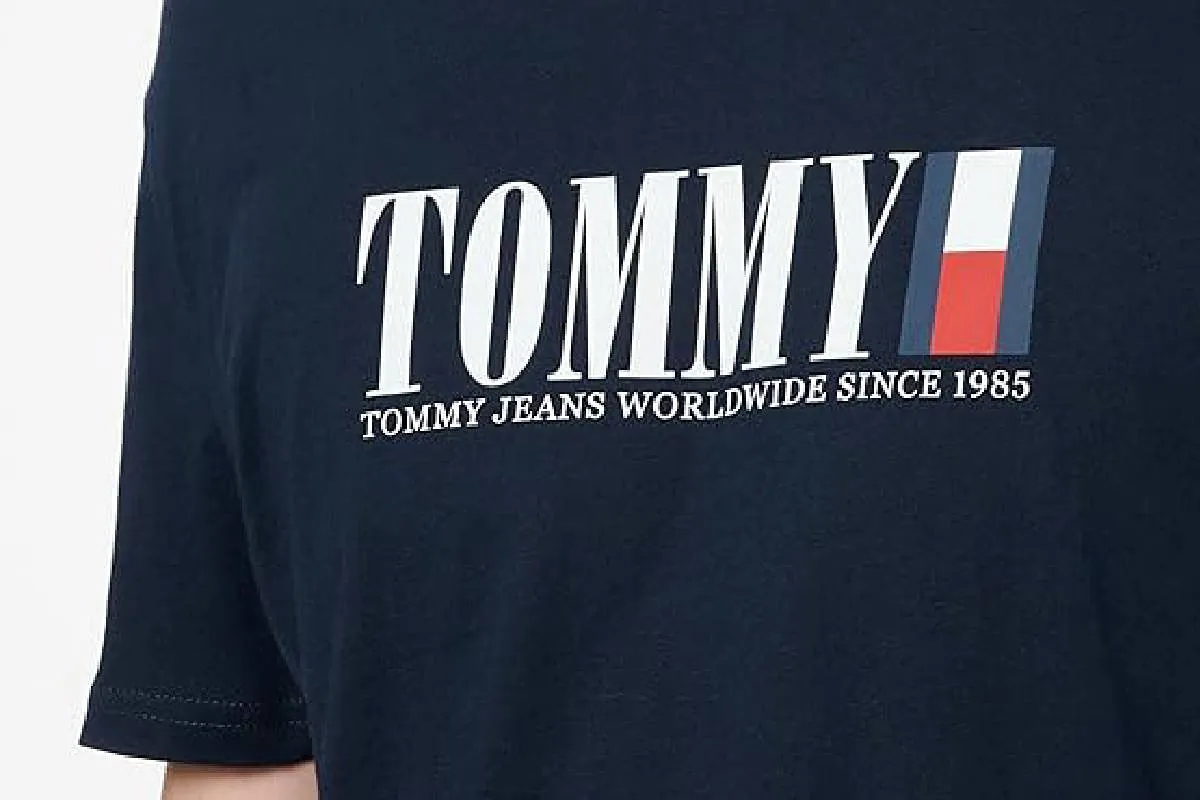 Las camisetas de marca más buscadas en Amazon: Tommy Jeans y Springfield desde 8 euros