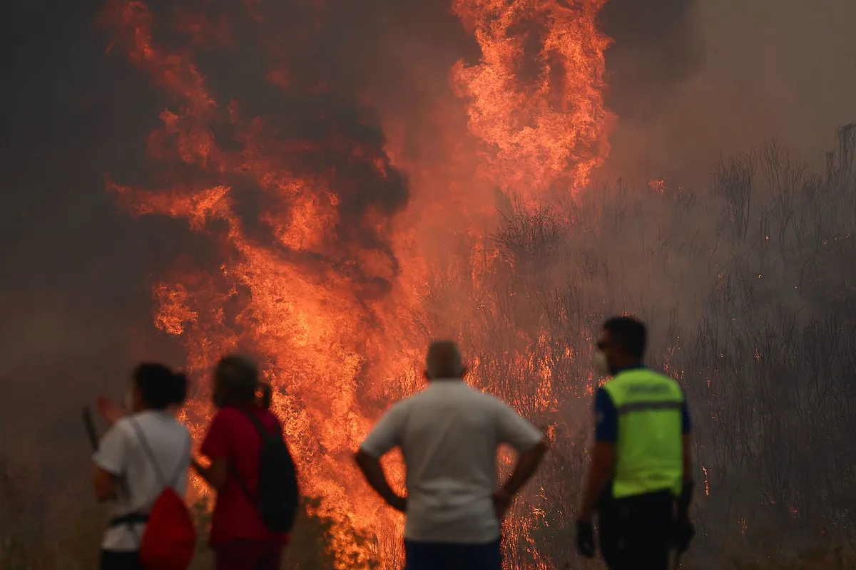 Pánico a la fusión de los fuegos entre Galicia y Castilla y León:  Serán dos días duros 