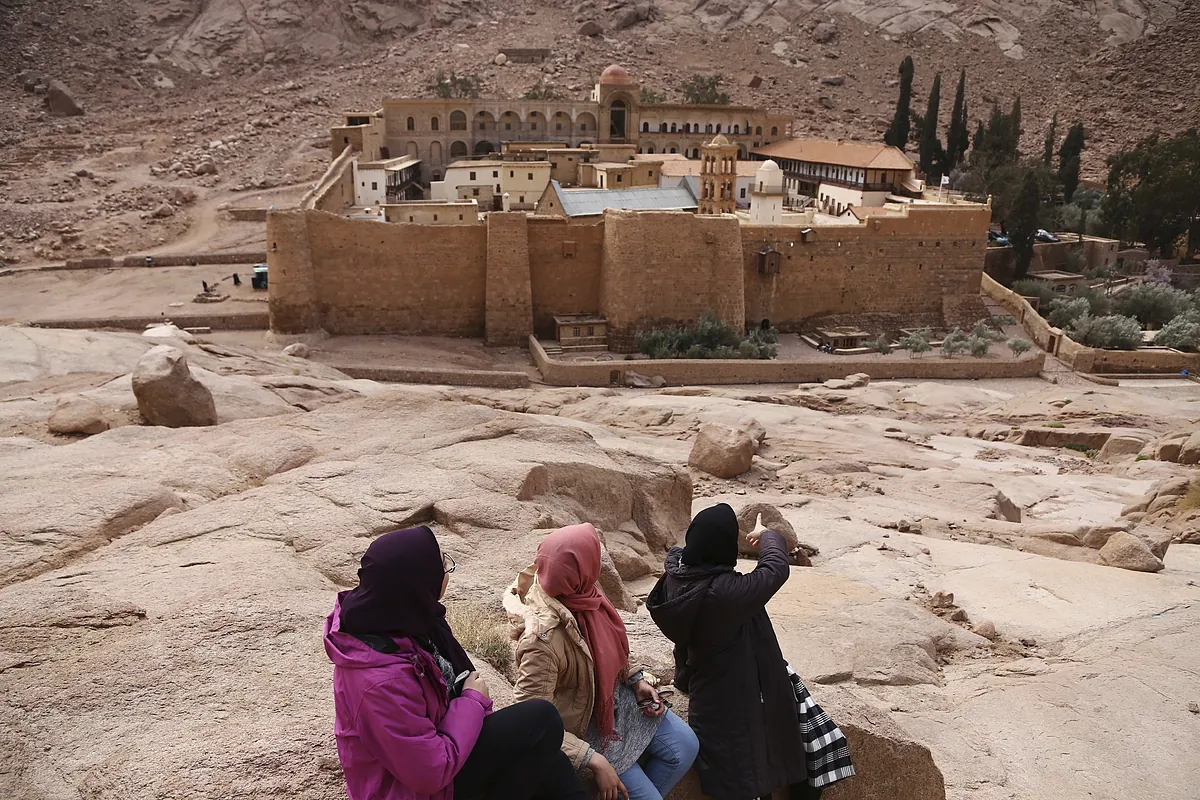 MS'in dünyanın eski manastırı tarafından Yunanistan ve Mısır arasındaki yüksek kılıçlar, Sina'daki Santa Catalina'nın