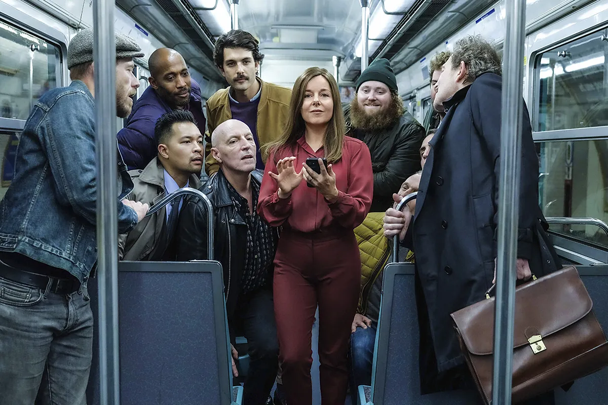 Laura Calamy: A las mujeres maduras que usamos Tinder todavía nos tratan  como putas | La Lectura