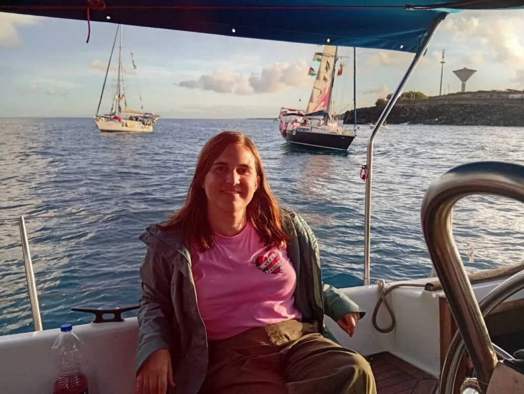 La travesía de la diputada de Más Madrid a bordo de la flotilla que enfrenta a la Asamblea: "Son activistas al margen de la realidad"