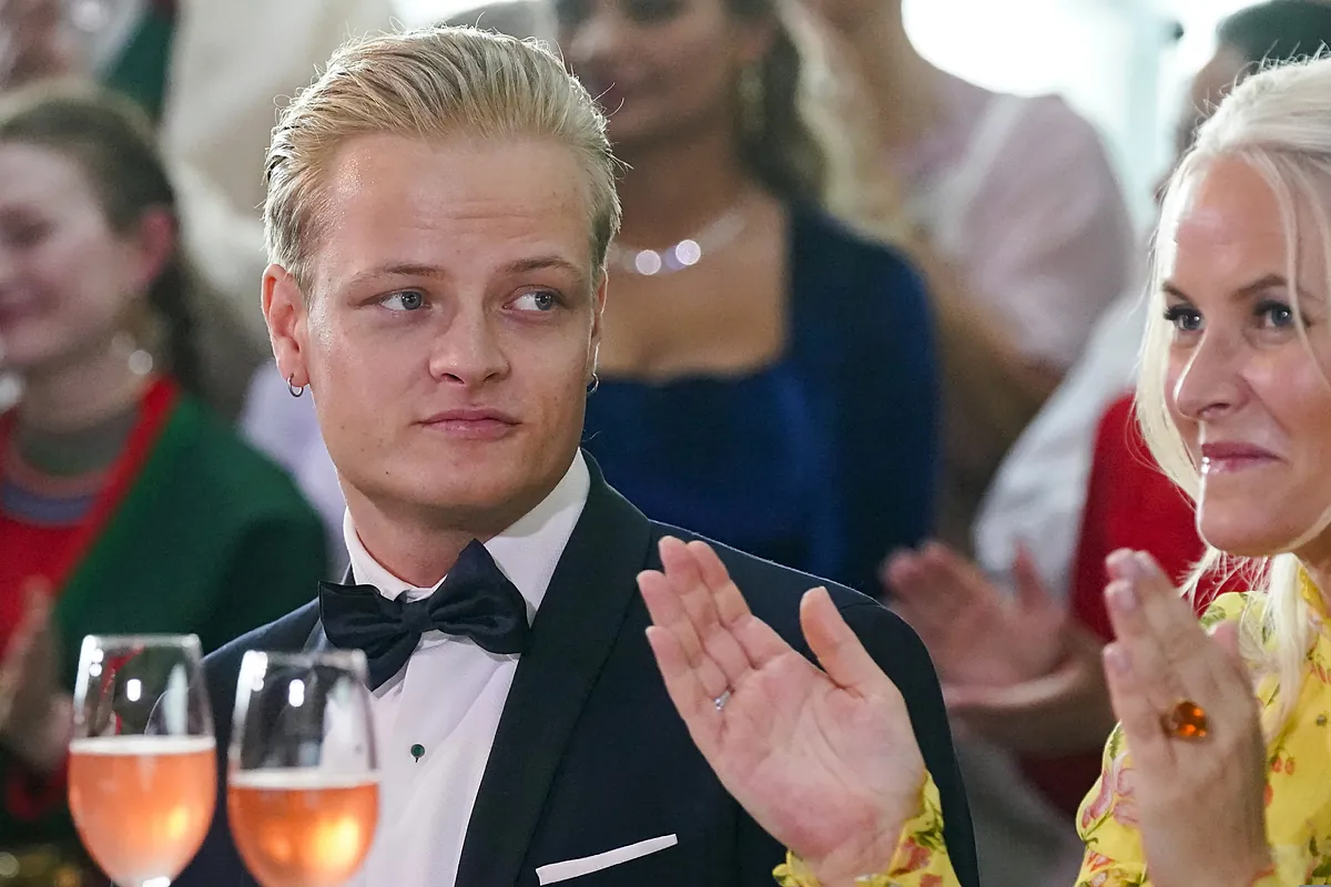 Marius Borg, hijo la princesa de Mette-Marit, acusado formalmente de cuatro violaciones y violencia de género