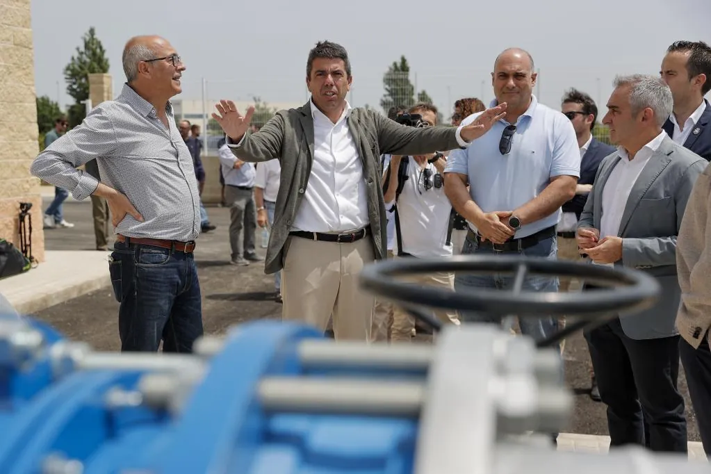 La falta de liquidez del Gobierno de Mazón provoca los primeros impagos: los colegios advierten de  problemas  por los retrasos
