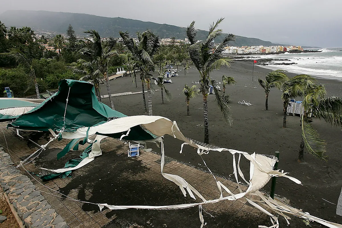 La borrasca Claudia golpea este miércoles cinco comunidades y Canarias suspende las clases por posibles inundaciones
