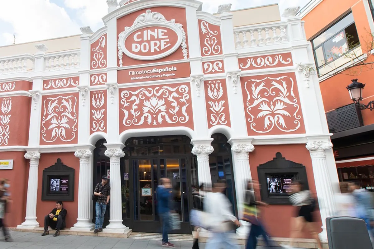 Cine gratis en Madrid: así puedes disfrutar en septiembre de las mejores películas clásicas en la capital