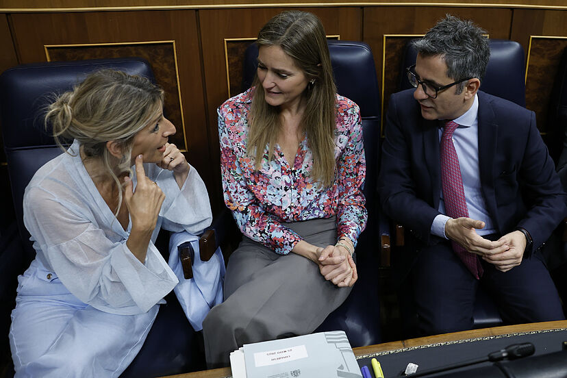 Las críticas escalan contra el Gobierno por la 'fontanera' del PSOE:  Yolanda Díaz exige "máxima contundencia" y Lambán pide elecciones | España