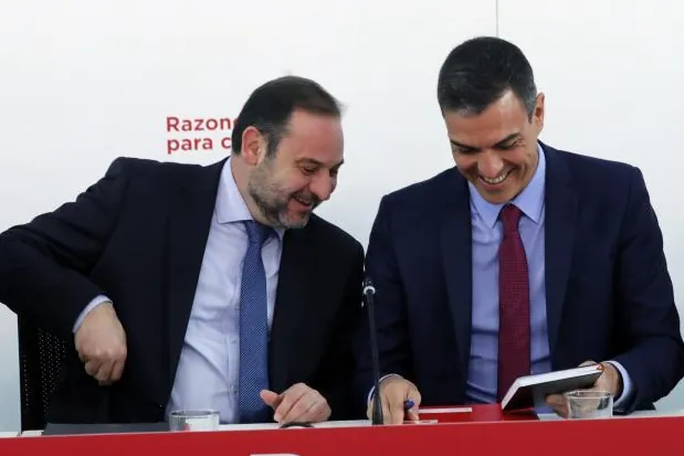 El PSOE niega que haya habido financiación ilegal en los pagos en sobres a Ábalos pese a que la UCO apunta a "entregas de dinero sin documentar"
