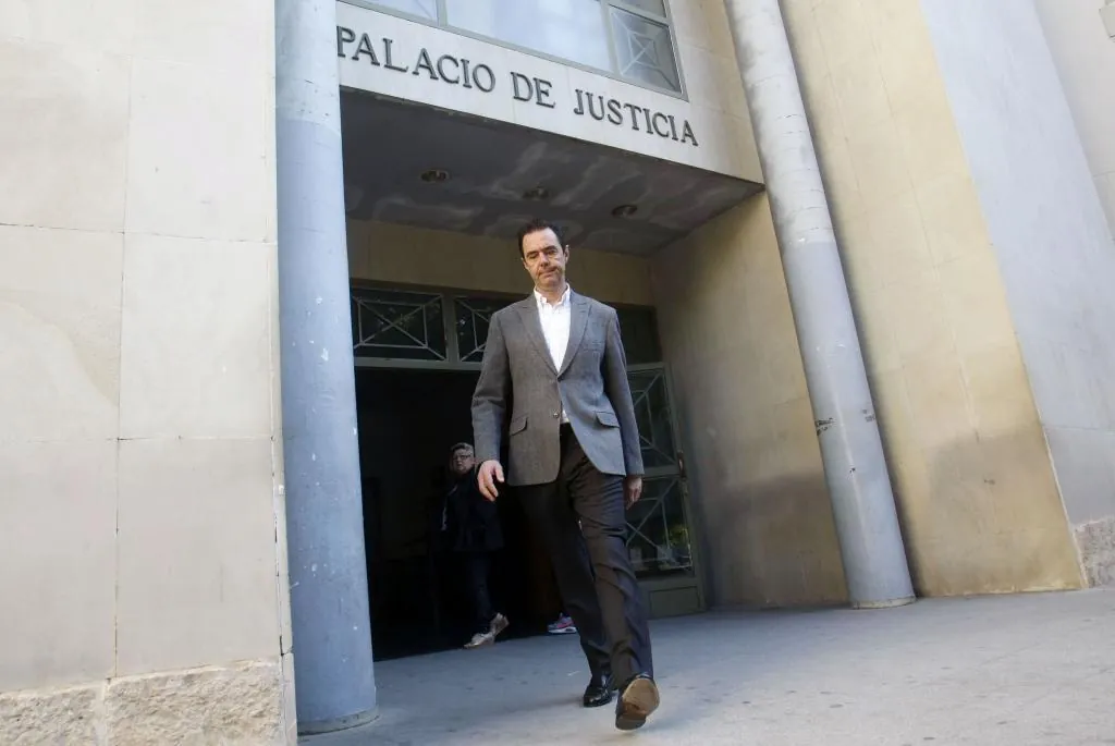 El Constitucional avala la absolución del yerno de la viuda del ex presidente de la CAM, tiroteada en el negocio familiar en 2016