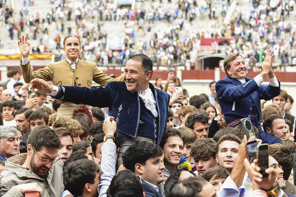 Curro Vázquez y César Rincón abren el túnel del tiempo y la Puerta Grande en el histórico festival de Antoñete en Las Ventas: "¡Gracias, Morante!"