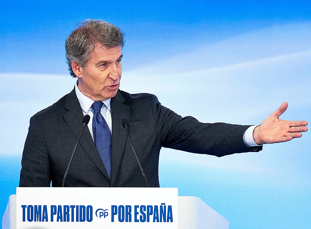 Feijóo refuerza su plan migratorio con un Comité de Dirección en Melilla mientras negocia en Valencia