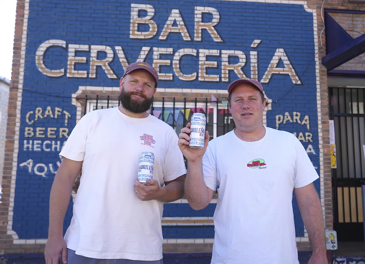 12.000 latas de cerveza al mes y varias referencias en homenaje a Madrid: Así es la fábrica de dos ingleses que llegaron de Erasmus y se enamoraron de la capital
