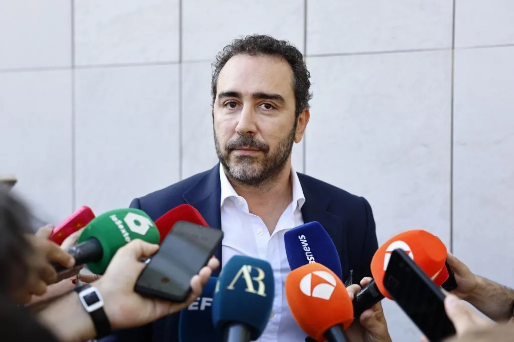 Puente arremete contra el "escarnio" del "cantamañanas" de Aldama y Ferraz afirma que "nadie duda del origen del dinero del PSOE"