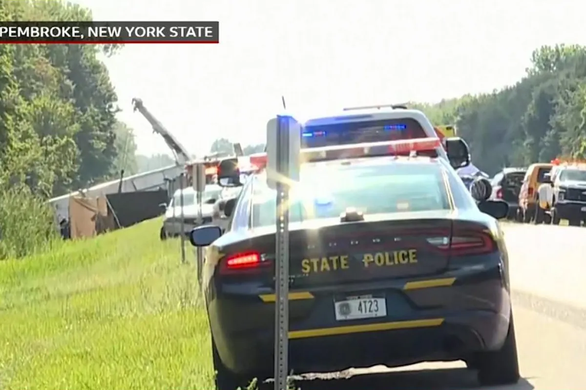Un accidente de autobús en el estado de Nueva York deja cinco muertos, entre ellos un menor
