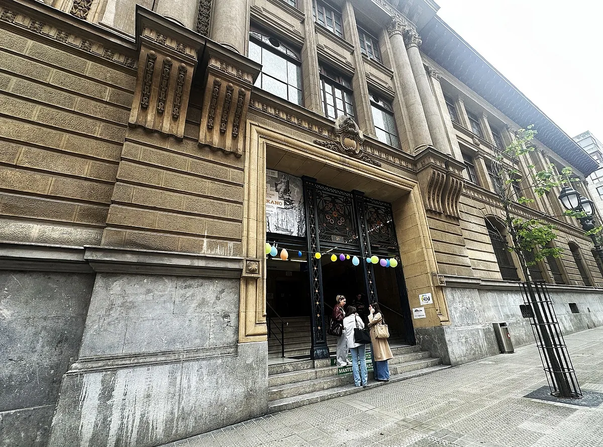 Las clases (en la pública) de Economía 3 de la terrorista que arruinó a ETA:  Queríamos protestar, pero nos recomendaron que no nos significáramos 