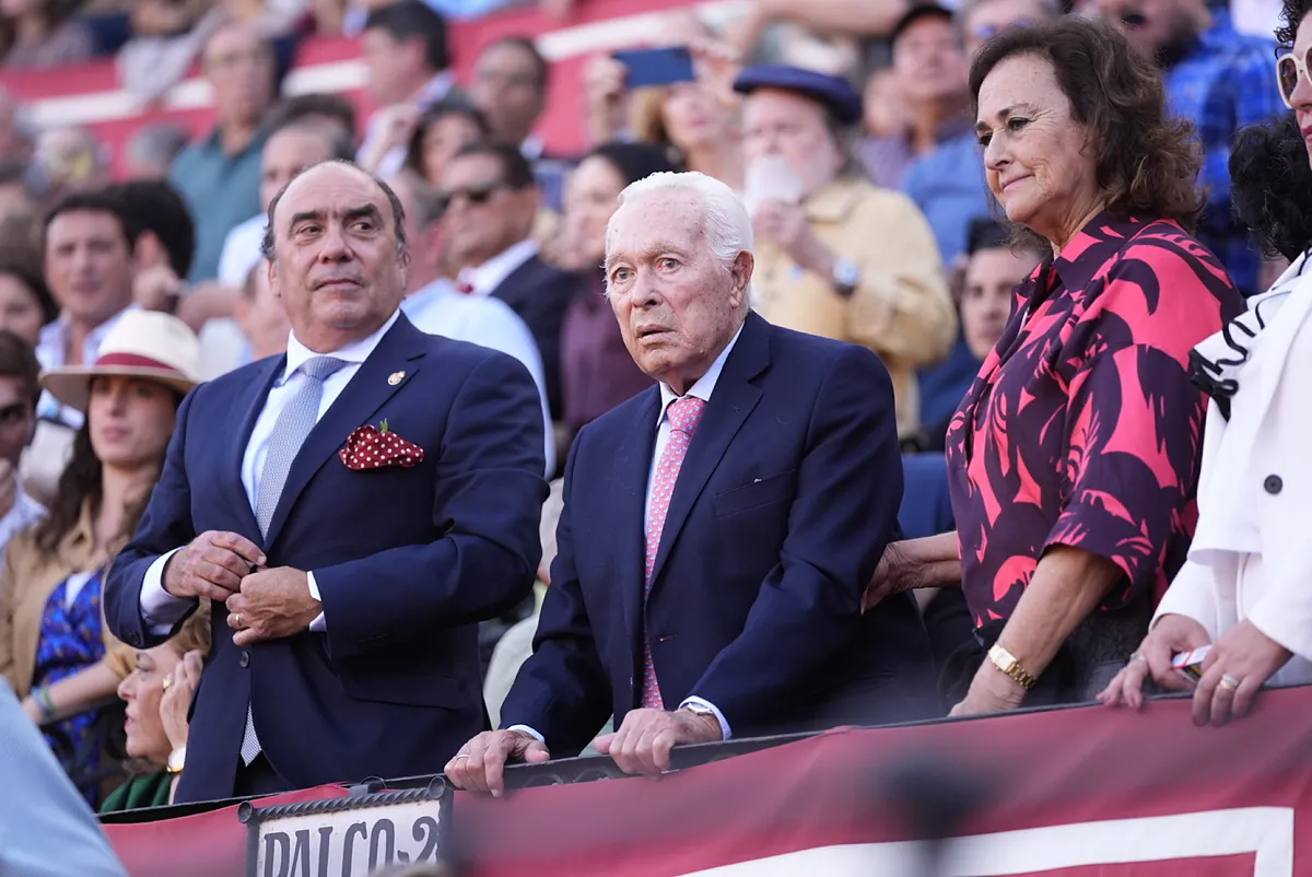 Solunum krizi Curro Romero'yu Seville'de bir hastaneye girmeye zorlar