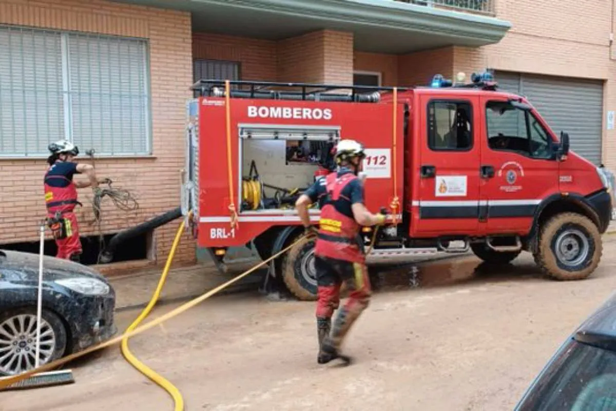 Siete intoxicados y 35 desalojados en un incendio en un hotel en...