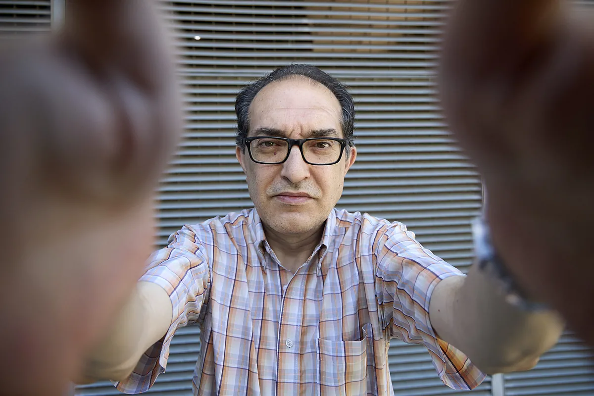 Juan Miguel Villarroya, el comunista catalán del Real Madrid:  El racismo no está justificado, pero han convertido los barrios en guetos 