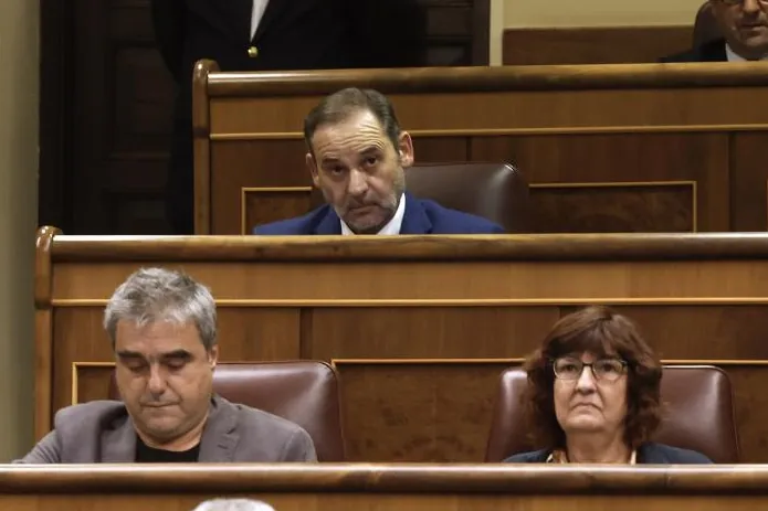 La UCO recopila decenas de mensajes que acreditan la 'caja B' de Koldo y Ábalos: "Mira cuántos folios hay, las chistorras en total"