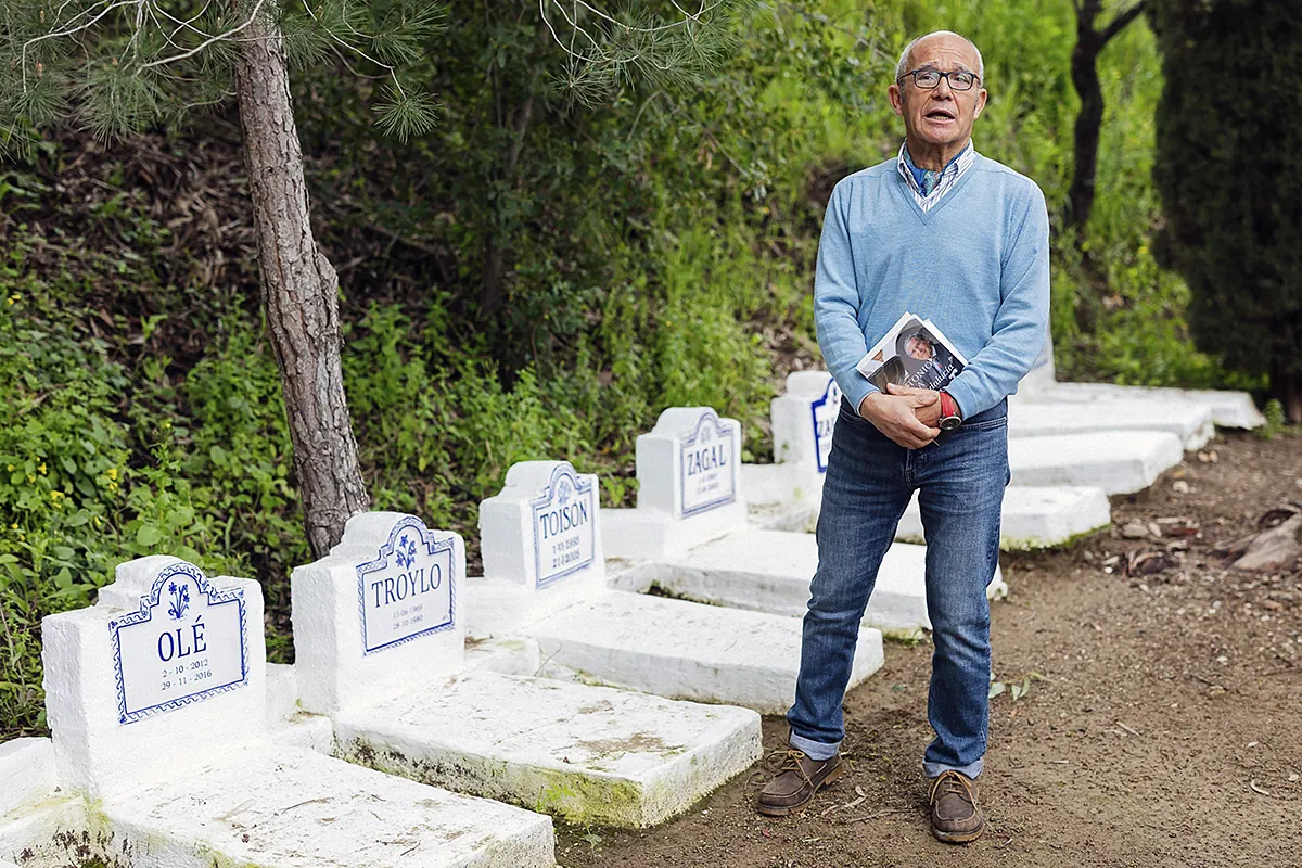 El guardián de los secretos de Antonio Gala que lucha por su memoria: "Me moriré siendo su secretario"