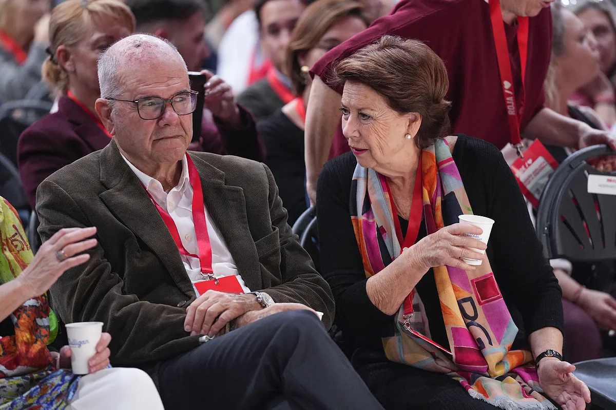 El PSOE de Málaga se suma al  borrado  de los ERE y premia a Magdalena Álvarez sin esperar a que haya sentencia definitiva sobre la macrocausa de corrupción