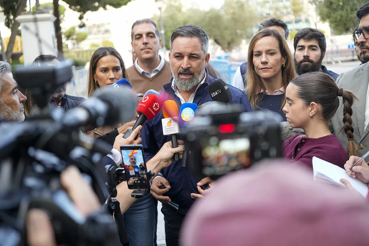 Abascal se erige como portavoz del "amor a España" de los jóvenes y anuncia que no acudirá a más actos salvo en los que pueda debatir con el Gobierno