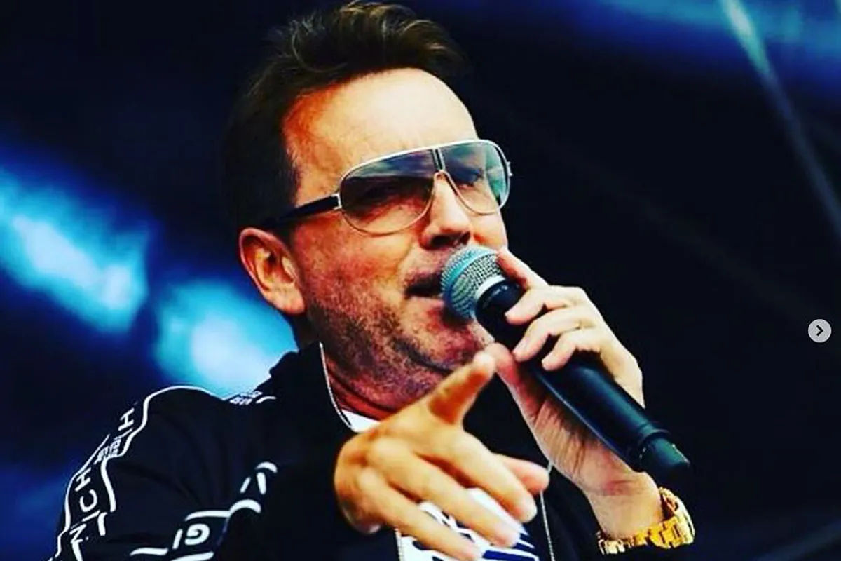 Aniden “John Reid, Nightcrawlers'ın Lder ve Tina Turner, Rod Stewart veya Kelly Clarkson gibi mitlerin bestecisi