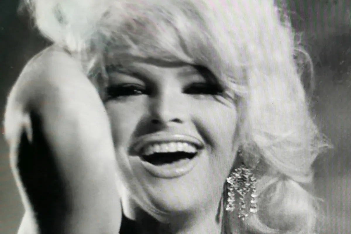 Muere a los 87 años la vedete Dolly van Doll, pionera del transformismo en Barcelona
