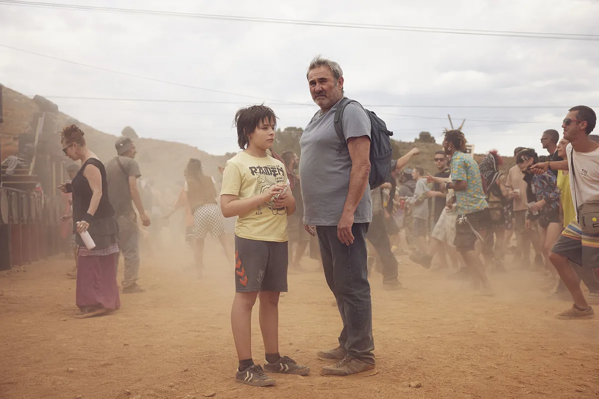 Sirat: Oliver Laxe hace saltar Cannes y el cine por los aires (****)