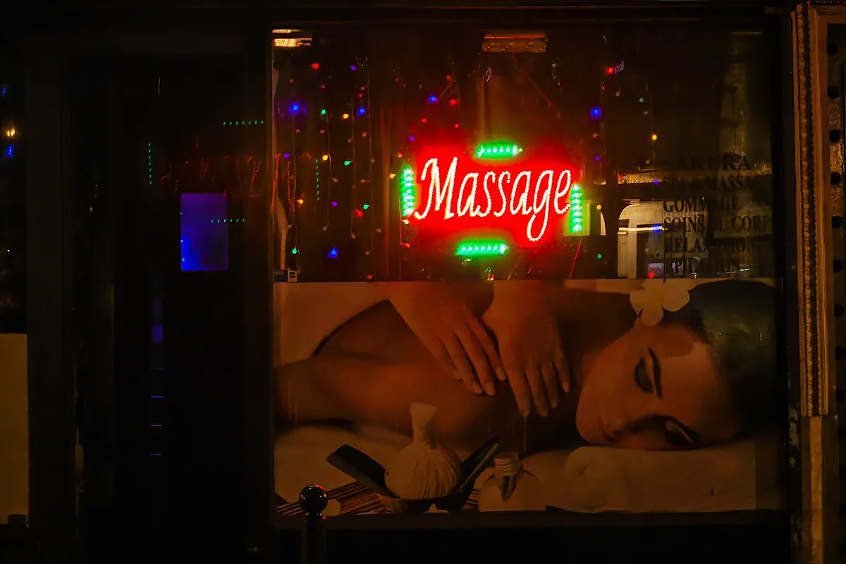 Fransa fuhuşla savaşmak için sahte 'masaj odalarını' kapatın