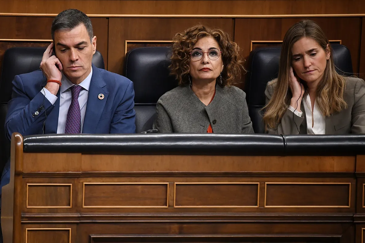De las ayudas al coche eléctrico a las empresas en crisis: el SOS de los afectados por las medidas olvidadas tras la caída del omnibus