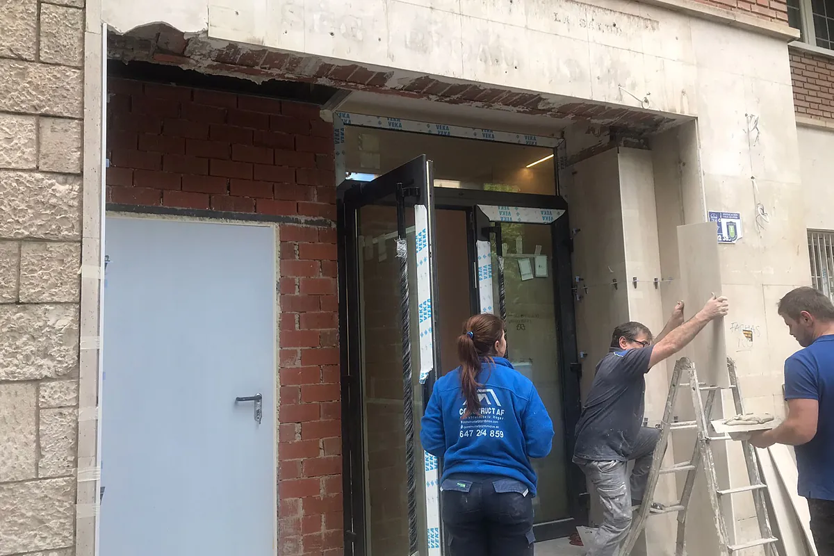 El Ayuntamiento afirma que el hostal del Parque de las Avenidas no puede albergar refugiados y sólo tiene uso turístico