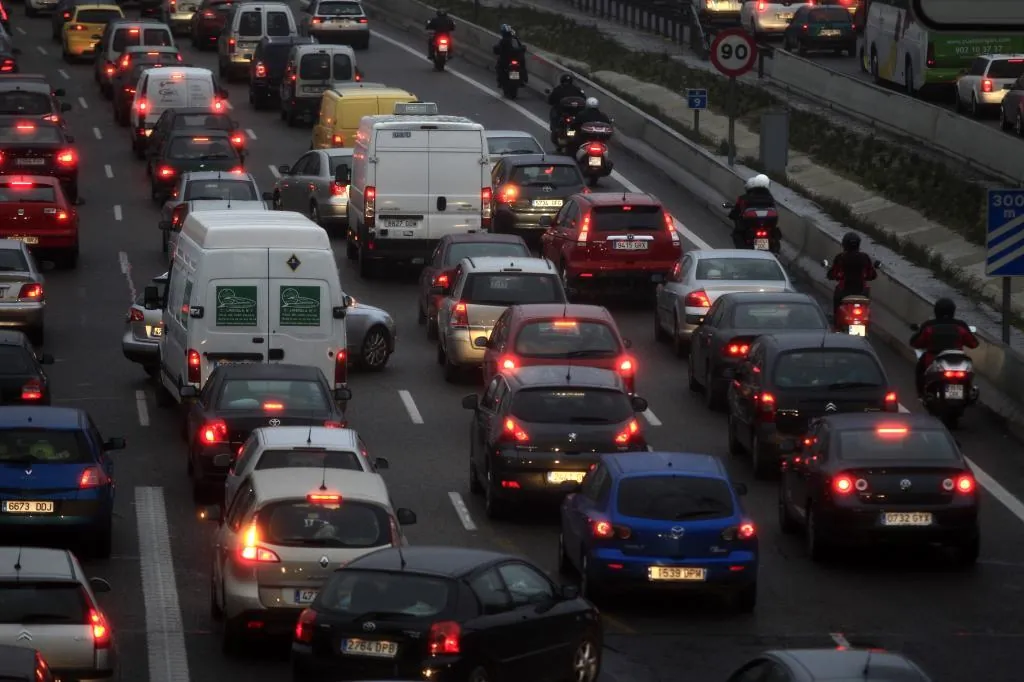 Más sensación de seguridad en las calles pero también más accidentes de tráfico: lo que reflejan los estudios tras cada cambio horario
