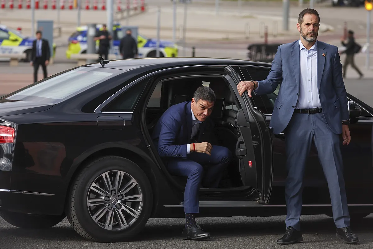 El gobierno encuentra un  consuelo  en la crisis del apagón: desvía el foco del  problema de imagen  de Sánchez