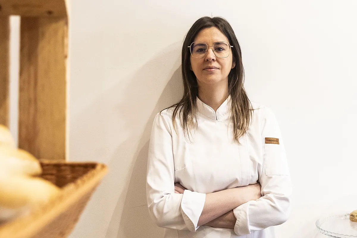 La pastelera a la que la enfermedad hizo olvidar su oficio, que reaprendió gracias a la ayuda de su hermana (y alumna), y ahora brilla con sus tartas de época en la pequeña pantalla